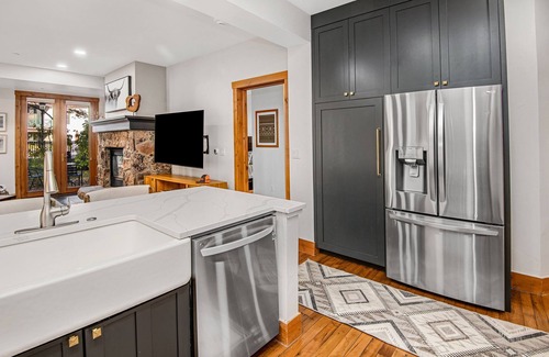 Beaver Creek Condo | Best location! Ski In/Out, Ski Valet, Steps to Ski School, Restaurants, Hot Tub