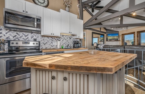 Banner Elk Ski Chalet | Best Location! SLOPESIDE! Mountain View’s! Walk to restaurants!