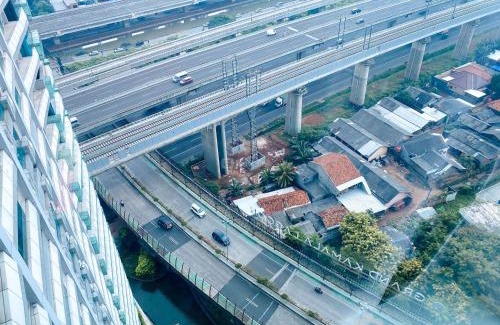 Pekayon Jaya Apartment | Best Modern Studio at Grand Kamala Lagoon Apartment By Travelio