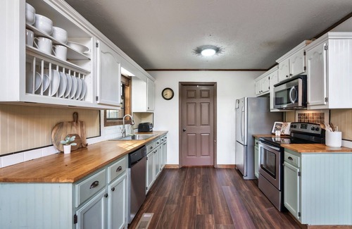 Gatlinburg - Pigeon Forge Cabin | BEST MTN VIEWS|HotTub|FirePit|Games|Secluded