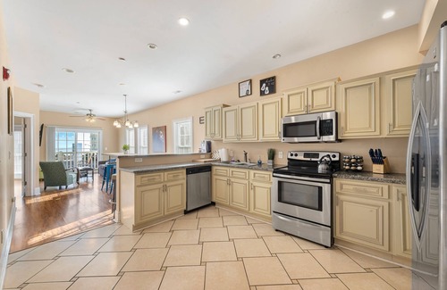 Myrtle Beach House | Best of both - Size and Location !