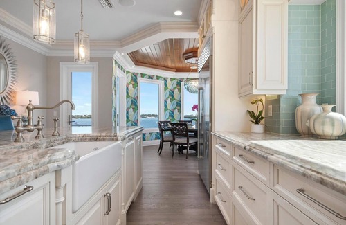 Bradenton Beach House | Best of both worlds! Luxury 6000+ sq ft Bay front home also next to Beach