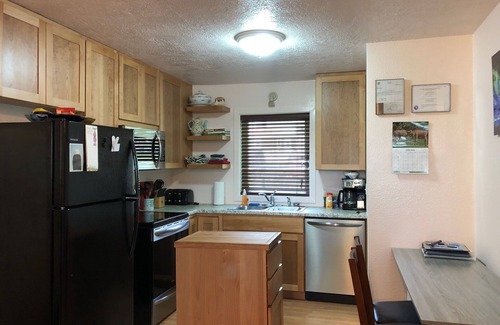 College House | Best of both Worlds. Gateway to urban and rural adventures