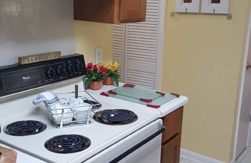 Savannah Cottage | Best Of Both Worlds ~Tybee Island~Historic Savannah