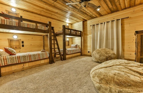 Foxfire Estates Apartment | Best Of Both Worlds | Blue Ridge, GA