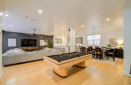 Midtown House | Best of Midtown-3 Bedrooms Minutes to Attractions
