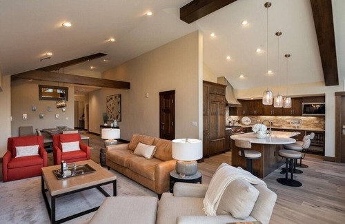 Avon Condo | Best of the Best! Ski in/out, Resort & Spa, Hot tub, Ski Valet, Rm Service