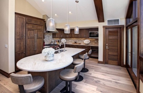 Avon Condo | Best of the Best! Ski in/out, Resort & Spa, Hot tub, Ski Valet, Rm Service