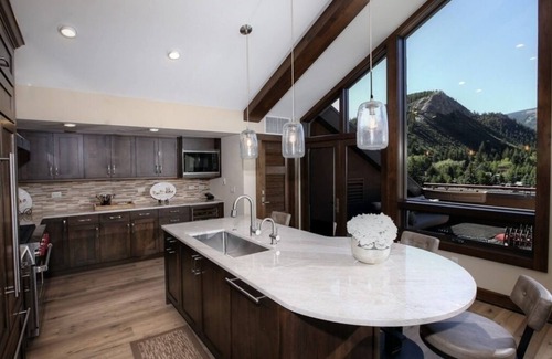 Avon Condo | Best of the Best! Ski in/out, Resort & Spa, Hot tub, Ski Valet, Rm Service