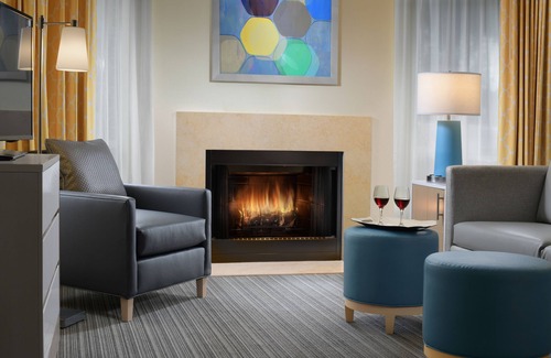 Westlake Hotel | Best Place to Stay in Westlake! Free Parking, Onsite Pool