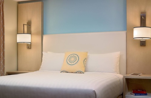 Westlake Hotel | Best Place to Stay in Westlake! Free Parking, Onsite Pool