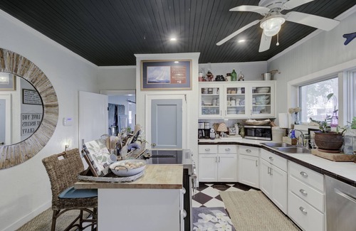 Swansboro Cottage | Best Porch in Swansboro! 1 Block to Front Street. Dog friendly.