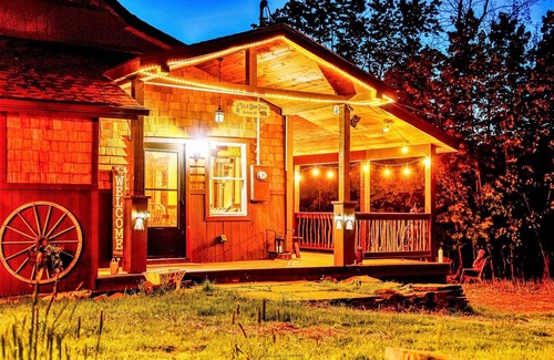 Hunter House | Best rated cabin in Hunter cozy 4 Bedrooms 3 full baths AC close to everything