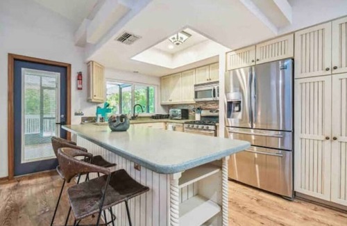 Weeki Wachee Gardens House | Best River Home-Bear Trail Retreat- 10 Kayaks, LG yard, Gazebo, Firepit,10 kayak