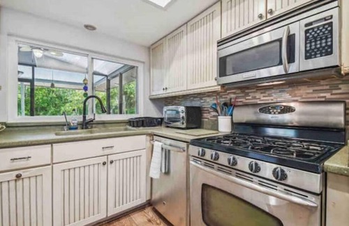 Weeki Wachee Gardens House | Best River Home-Bear Trail Retreat- 10 Kayaks, LG yard, Gazebo, Firepit,10 kayak