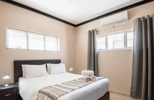 Windhoek Apartment | Best Spot For Your Next Trip! Onsite Pools, Close to Alte Feste Museum!