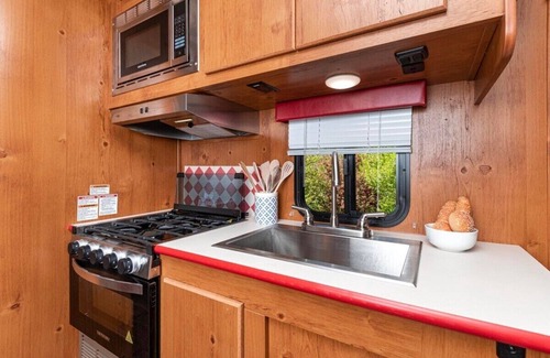 Tyler House | Best Stays@Bumble Bee cozy spot for short stays