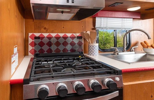 Tyler House | Best Stays@Bumble Bee cozy spot for short stays
