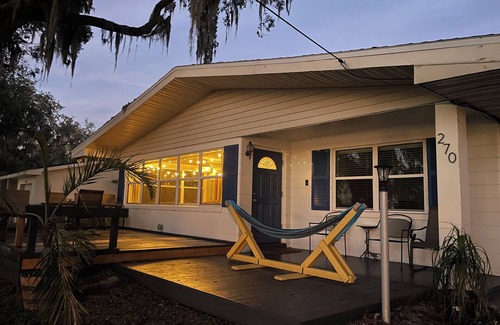 Winter Haven House | Best sunsets in Winter Haven. Lakefront home 5 minutes from downtown!