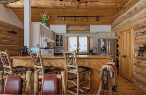 Tetonia House | BEST Teton Views: The Ultimate Log Cabin Retreat