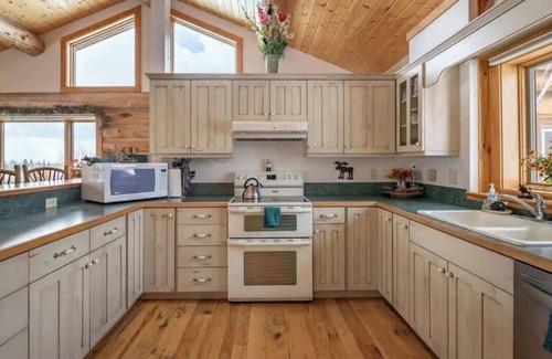 Tetonia House | BEST Teton Views: The Ultimate Log Cabin Retreat