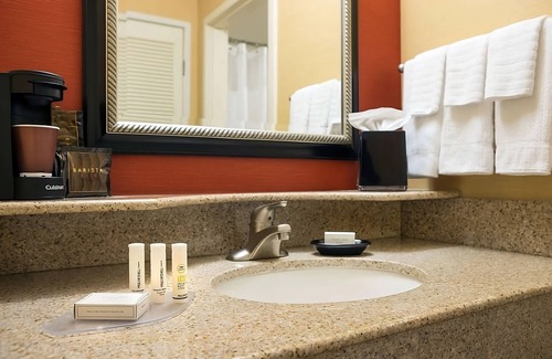 Mayo Clinic Hotel | Best Value, Quality Stay! w/Pool, Near Rio Montana Park, Pet-Friendly