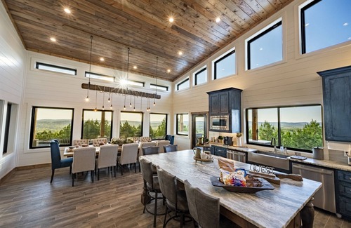 Broken Bow Cabin | Best Views in Broken Bow/Pool Table/Hot Tub/Fire Pit/Epic Rain Shower/Arcade