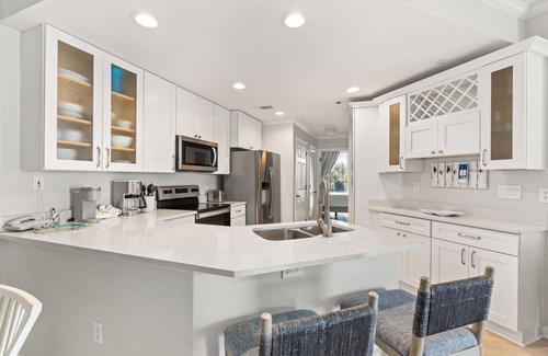 Fort Morgan Condo | Best Views in Ft Morgan | King Bd | Pool | HotTub - Boat Slips + Pool