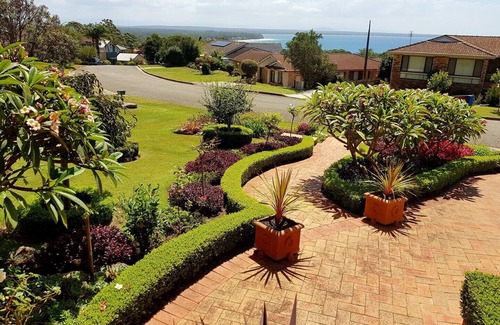 Vincentia Apartment | Best views of Jervis Bay, A/C,heating, free Internet & beautiful large apartment