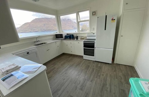 Queenstown House | Best views, walking distance to town, 5 bedroom