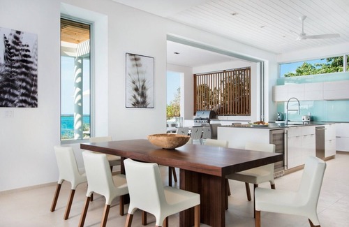 Providenciales Villa | *BEST VILLA IN TURKS* Luxury Beach Front Villa with Pool & Incredible Views