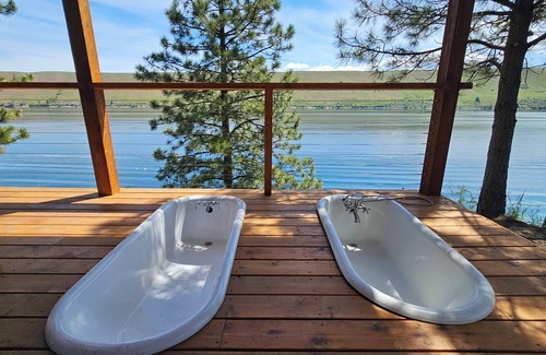 Joseph House | Best Wallowa Lakefront rental w/private dock and his/hers soaking tub! 4br/3ba