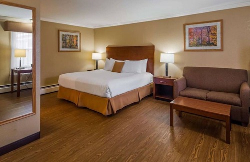 Bennington House | Best Western Bennington - Deluxe King Bed #5