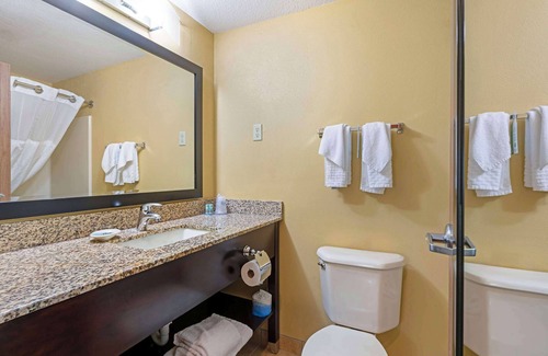 Wood Village Hotel | Best Western Cascade Inn & Suites