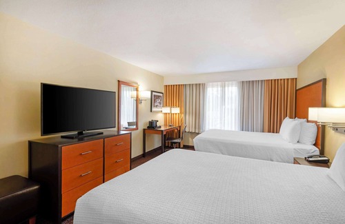 Wood Village Hotel | Best Western Cascade Inn & Suites