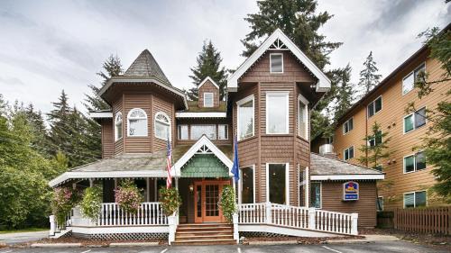 Mendenhall Valley Hotel | Best Western Grandma's Feather Bed