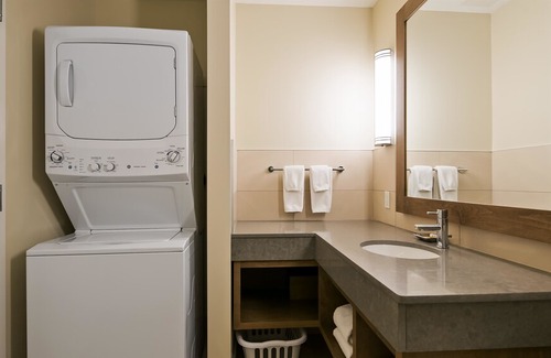 Fort McMurray Hotel | Best Western Plus Sawridge Suites