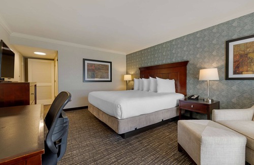 Sherman Oaks Hotel | Best Western Plus Carriage Inn