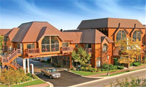 Mackinaw City Hotel | Best Western Plus Dockside Waterfront Inn
