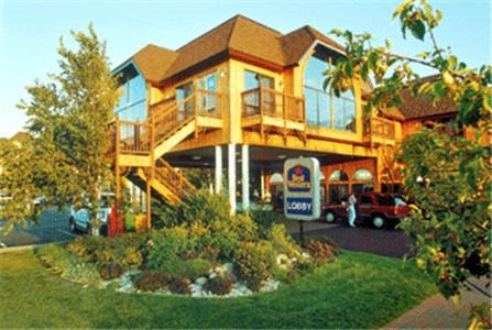 Mackinaw City Hotel | Best Western Plus Dockside Waterfront Inn