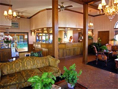 Mackinaw City Hotel | Best Western Plus Dockside Waterfront Inn