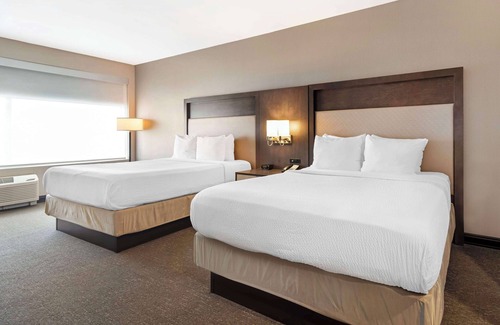 Warner Robins Hotel | Best Western Plus Executive Residency Rigby's Water World Hotel