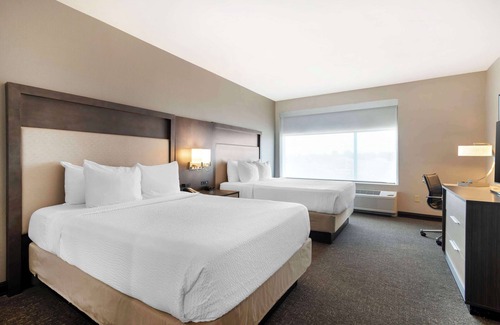 Warner Robins Hotel | Best Western Plus Executive Residency Rigby's Water World Hotel