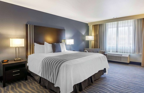 The Bowl of Edmonds Hotel | Best Western Plus Edmonds Harbor Inn