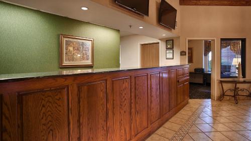 Sulphur Hotel | Best Western Plus Executive Hotel & Suites