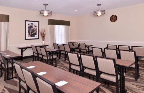 Altvan Hotel | Best Western Plus Frontier Inn