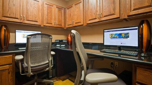 I-435 West KC-KS Hotel | Best Western Plus KC Speedway Inn & Suites