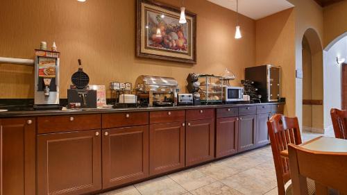 New Caney Hotel | Best Western Plus New Caney Inn & Suites