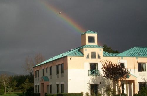 Bertsch-Oceanview Hotel | Best Western Plus Northwoods Inn