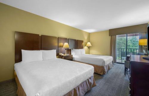 Kent Hotel | Best Western Plus Plaza by the Green